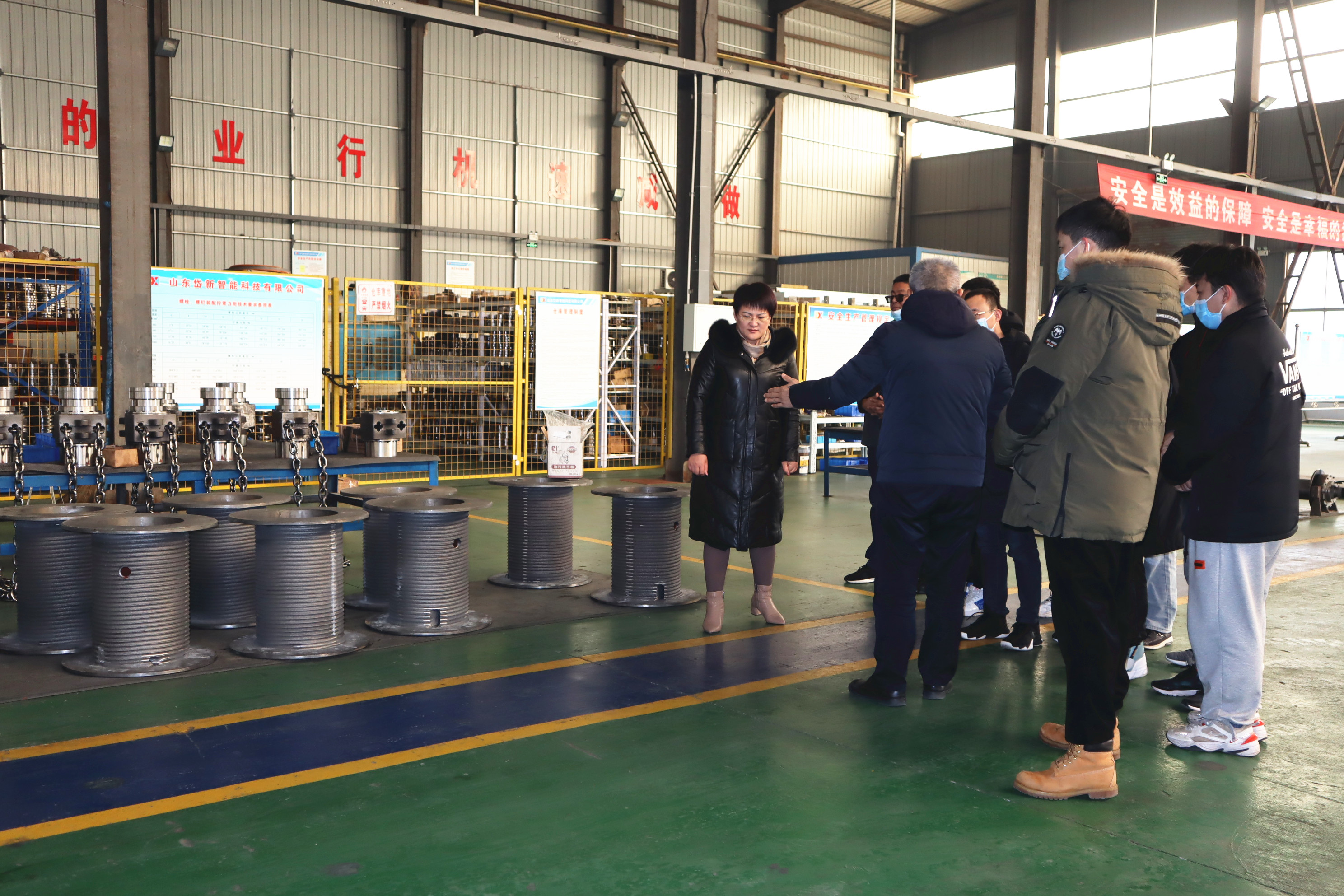 Аспиранты Шаньдунского университета науки и технологий посетили наш завод для стажировки.